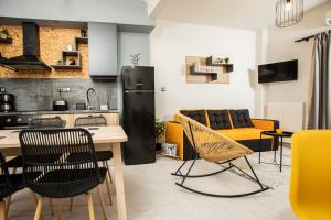 Kuchyňa alebo kuchynka v ubytovaní Thess Quality Urban Living + 23 fotografií
