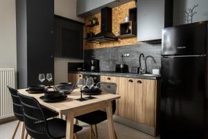 A kitchen or kitchenette at Thess Quality Urban Living