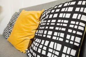A seating area at Thess Quality Urban Living
