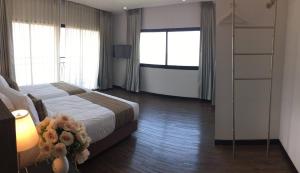 Postel nebo postele na pokoji v ubytování Coco View Hotel