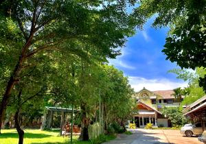 Afbeelding uit fotogalerij van Rommai Greenpark in Lampang