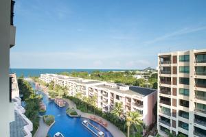 Vista ariale di un resort con fiume e edifici di Marrakesh Huahin 1bedroom with seaview 148 a Hua Hin