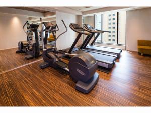 Fitness centrum a/nebo fitness zařízení v ubytování Marunouchi Hotel