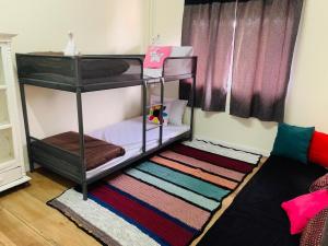 Postel nebo postele na pokoji v ubytování Baan Mae Somkid Homestay