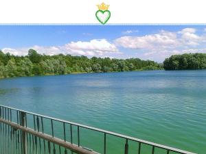 Fotografie z fotogalerie ubytování Domizil Salem "Large" 105 qm, direkt am Naturschutzgebiet und Schloss Salem, 2 x Schlafzimmer & 2 x Dusche & 30 qm Terrasse & privater Garten 300 qm, Allergiker geeignet v destinaci Salem