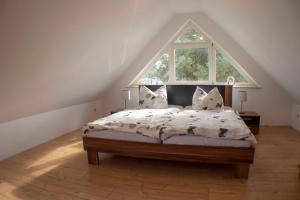 Ein Bett oder Betten in einem Zimmer der Unterkunft Ferienwohnung Ostseefeeling 3