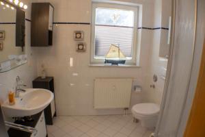 Ein Badezimmer in der Unterkunft Ferienwohnung Ostseefeeling 3