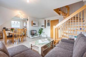 a living room with a couch and a table at Ferienwohnung Ostseefeeling 4 in Ostseebad Karlshagen