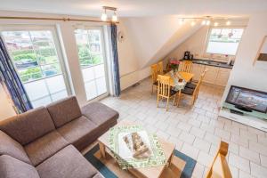 a living room with a couch and a table at Ferienwohnung Ostseefeeling 4 in Ostseebad Karlshagen