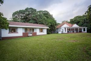 a house with a lawn in front of it at Forest Cottage in Pennington