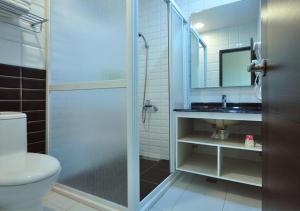 Ένα μπάνιο στο Happy Guesthouse