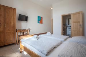 Postel nebo postele na pokoji v ubytování Penzion a restaurace U Hájků