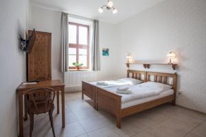 Postel nebo postele na pokoji v ubytování Penzion a restaurace U Hájků