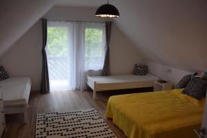 Katil atau katil-katil dalam bilik di Cherry Tree Cottage, Balatonszemes +35 gambar