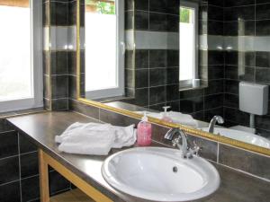 A bathroom at Ferienhaus Judit