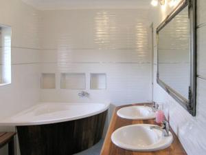 A bathroom at Ferienhaus Judit