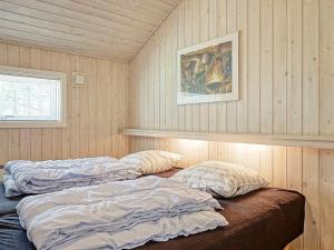 Кровать или кровати в номере Four-Bedroom Holiday home in Nexø 14