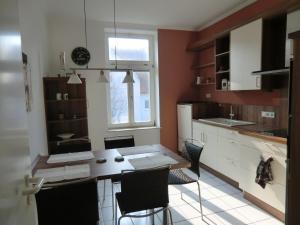 ครัวหรือมุมครัวของ Ferienwohnung Ostseeglück in der Villa Marie