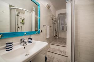 A bathroom at La Magnolia, Caressa de mä Még 9 kép