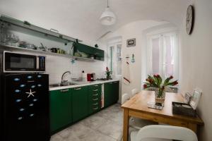 A kitchen or kitchenette at La Magnolia, Caressa de mä