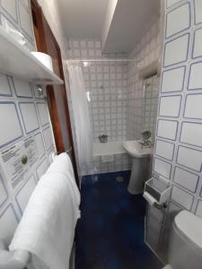 Koupelna v ubytování Hotel Andalucía + 37 fotografií