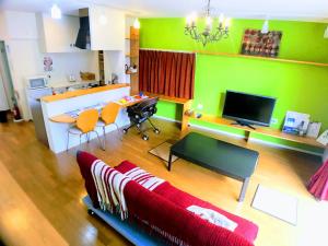 Gallery image of ゲストハウス ルルル 最大12名可 合宿 大家族 団体旅行にオススメ in Kochi