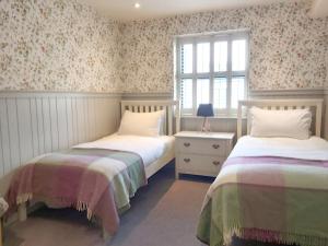 
A bed or beds in a room at Brooks Guesthouse Bristol
