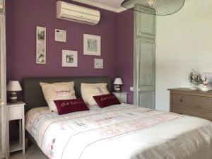 Katil atau katil-katil dalam bilik di Charmante villa familiale