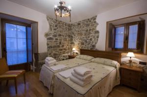 Cama o camas de una habitación en Alojamiento Rural URGAIN I y II