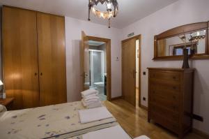 Cama o camas de una habitación en Alojamiento Rural URGAIN I y II