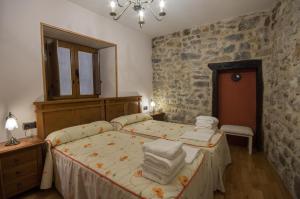 Cama o camas de una habitación en Alojamiento Rural URGAIN I y II