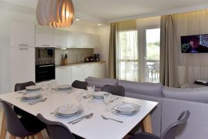 Kuchyňa alebo kuchynka v ubytovaní Garda Bloom Holiday Apartments