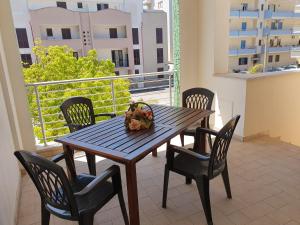 A balcony or terrace at Residenza Gioia lido san giovanni Még 20 kép