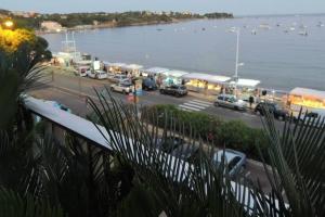 a view of a parking lot next to a body of water at emplacement privilégié pour ce bel appartement in Agay - Saint Raphael +4 photos