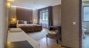 Cama ou camas em um quarto em Your Hotel & Spa Alcobaça