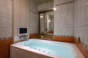 TV a/nebo společenská místnost v ubytování HOTEL C.KOHOKU