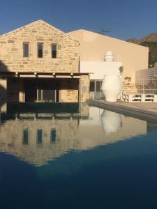 Gallery image of LAINI LUXURY SUITES in Pómbia