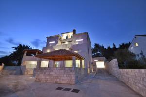 a large white house at night with its lights on at Villa Avantgarde in Mlini