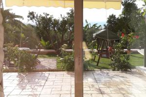 A garden outside Estella sorelle 1
