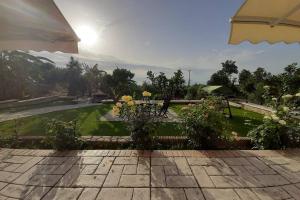 A garden outside Estella sorelle 1