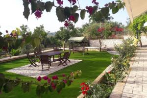A garden outside Estella sorelle 1