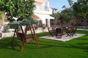 A garden outside Estella sorelle 1