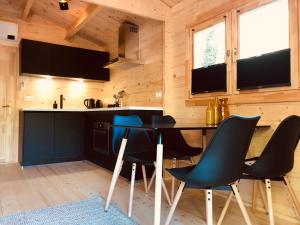a kitchen with a table and chairs in a cabin at LODGE 5 Zandvoort in Zandvoort