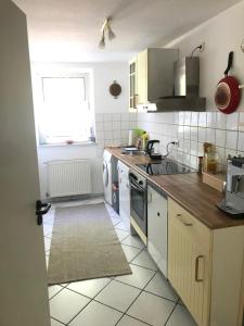 Η κουζίνα ή μικρή κουζίνα στο 2 Zimmer Wohnung Wuppertal mit eigenen Terrasse +7 φωτογραφίες
