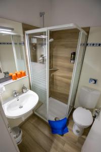 Koupelna v ubytování Hotel Norden Norddeich + 37 fotografií