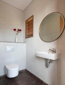Koupelna v ubytování MASMARA Resort Canggu
