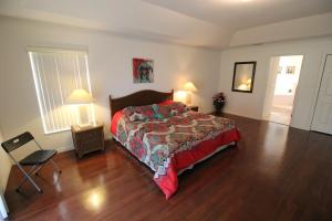 Φωτογραφία από το άλμπουμ του Bursting with Sunshine Pool Home S & G home σε Inverness