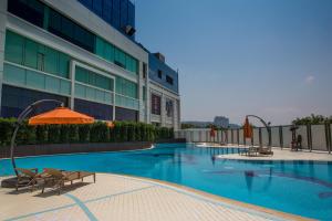 Bazén v ubytování Broadway Hotel nebo v jeho okolí