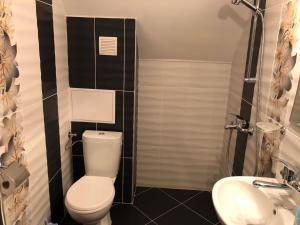 A bathroom at Anfid Apartments