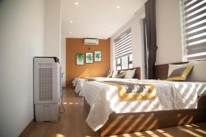 Giường trong phòng chung tại Khách sạn Phú Yên - BaKa Hotel